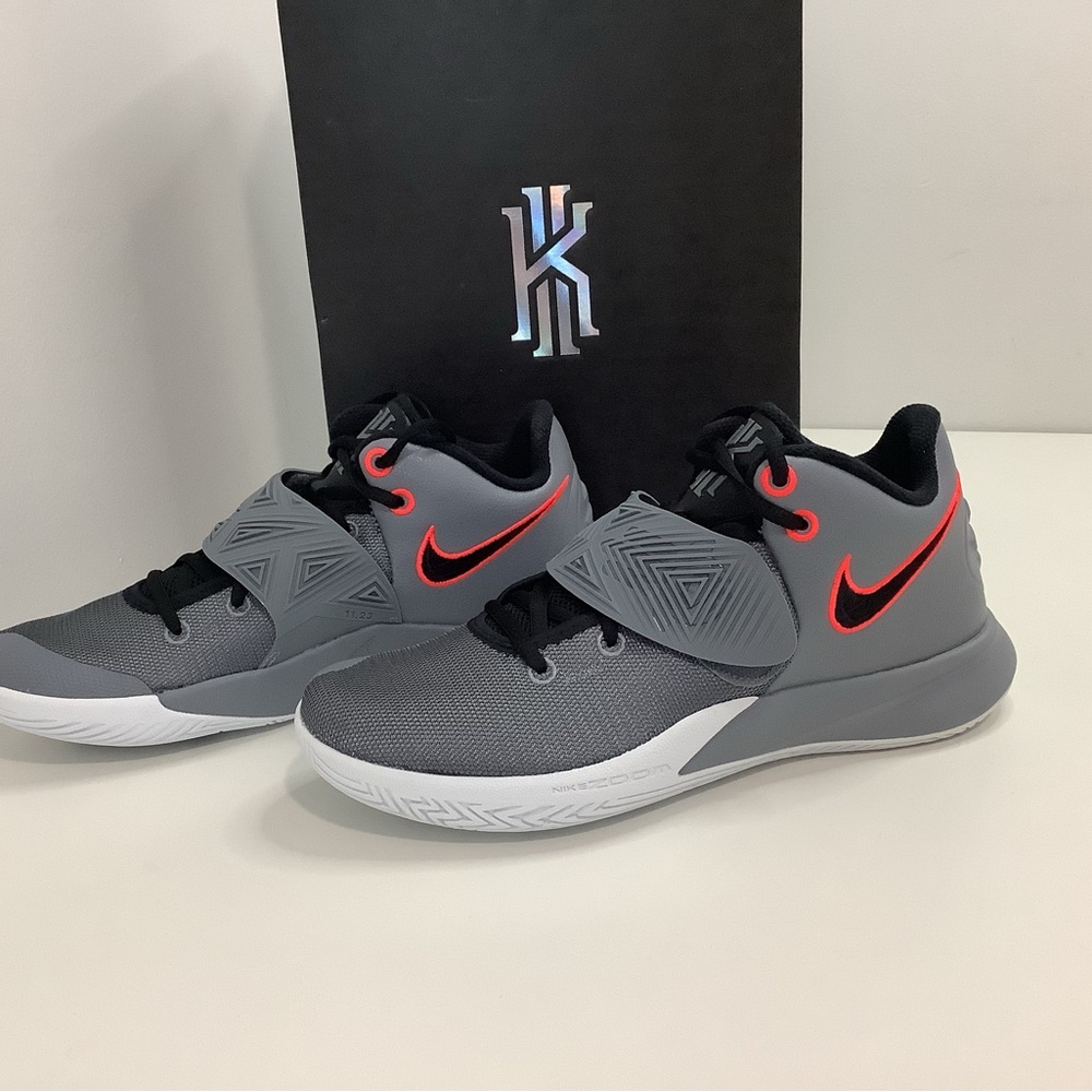 Nike Kyrie Flytrap III, Authentic Athletic, Basketball Shoes,, UNISEX  New